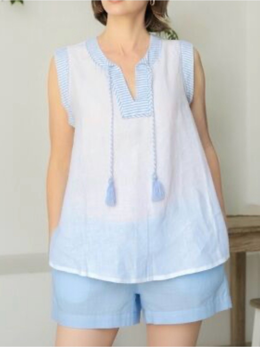 New! Vineyard Vines Light Blue Sleeveless 100% linen Top with Tassel Tie